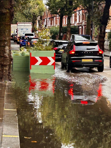 Tiny park on Wandsworth Bridge Road